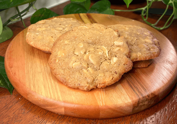 Cookie de chocolate branco com amêndoas