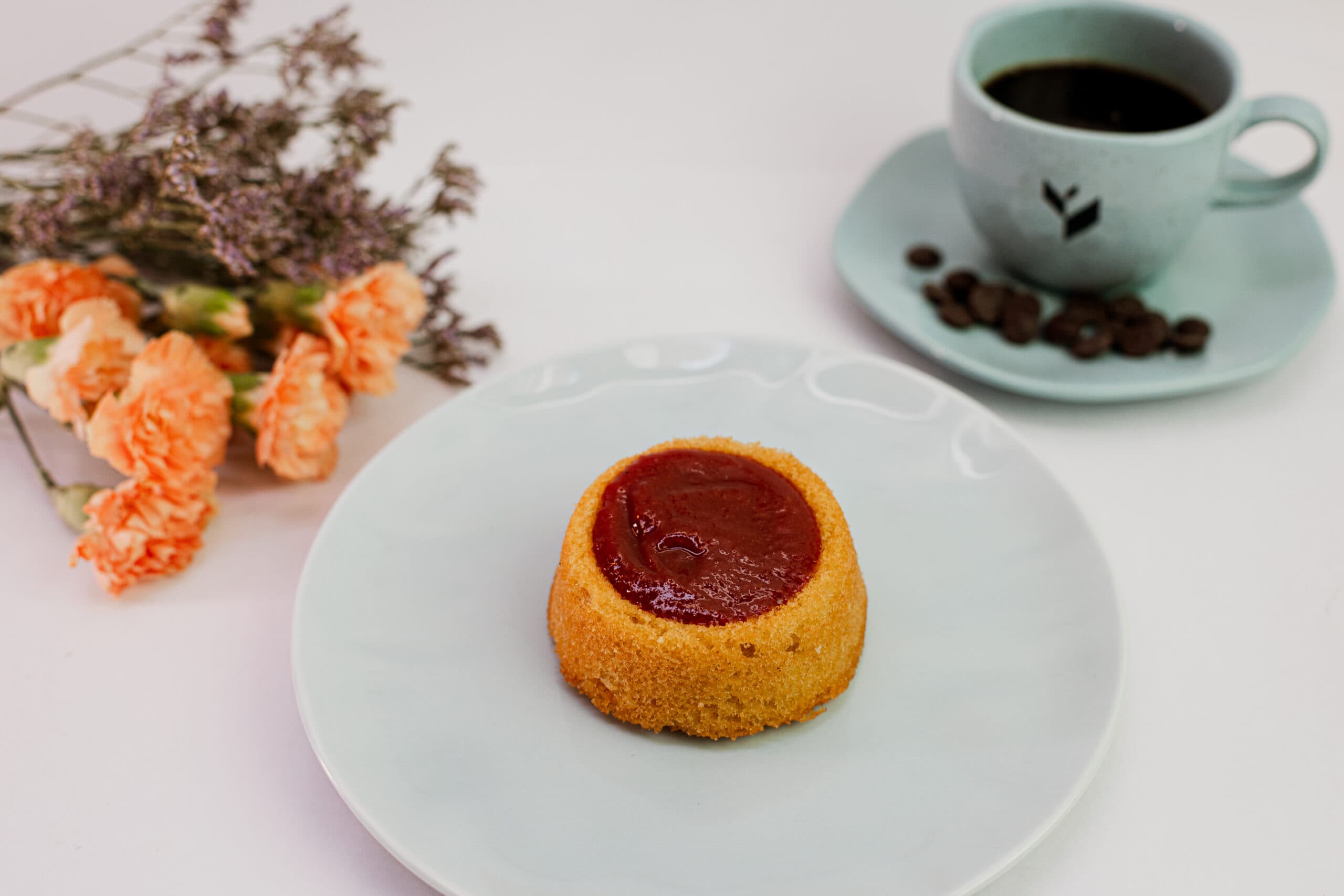 Bolo de fubá com goiabada